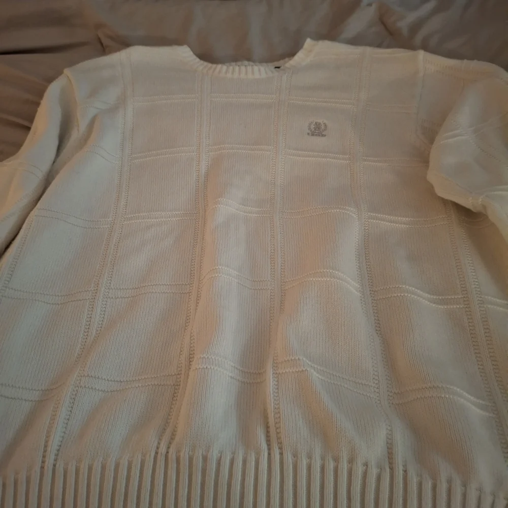 Izod Men's White Sweater with Embroidered Logo